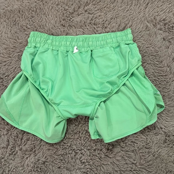 Lululemon Athletica Hotty Hot Low-Rise 4” Lined Shorts 4 inch Scream Green sz 4 - Picture 12 of 16